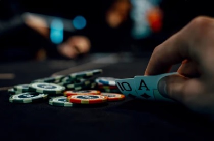 Basic Rules of Popular Poker Variations Played in Cardrooms